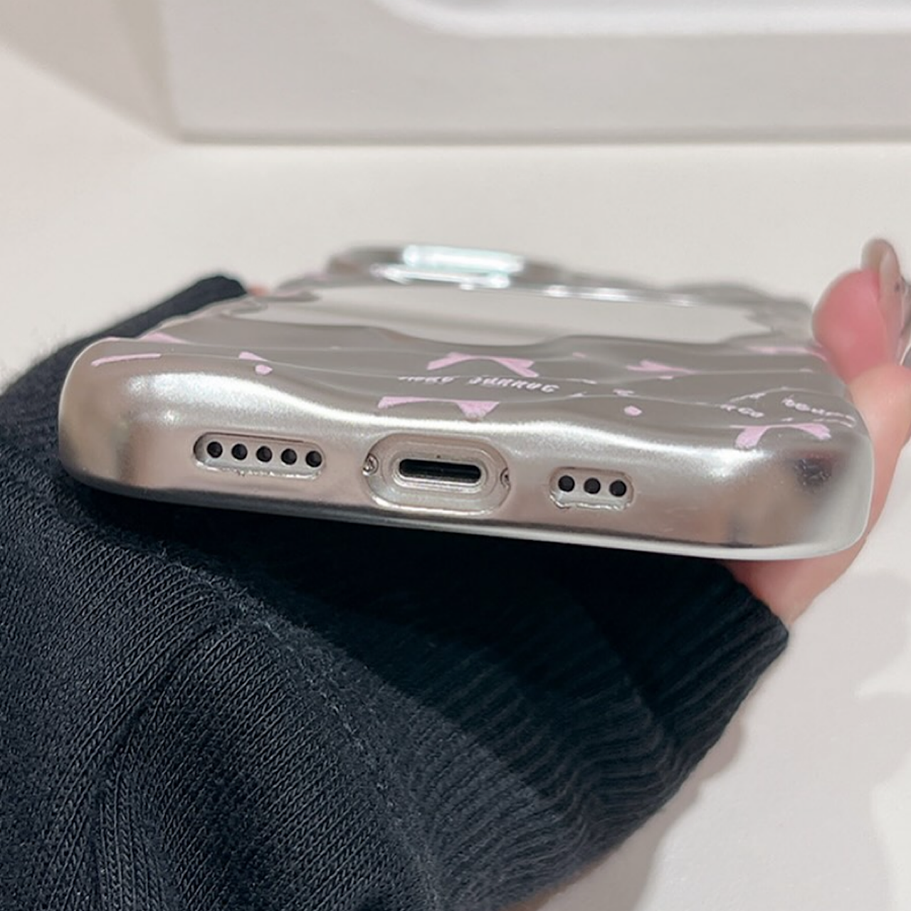 iPhoneケースシルバーウェーブ×ピンクリボン おしゃれ スマホケース