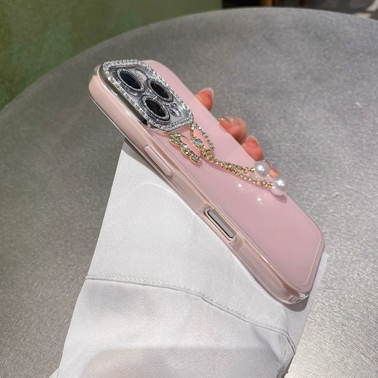 iPhoneケース パール揺れる 蝶々チャーム スマホケース