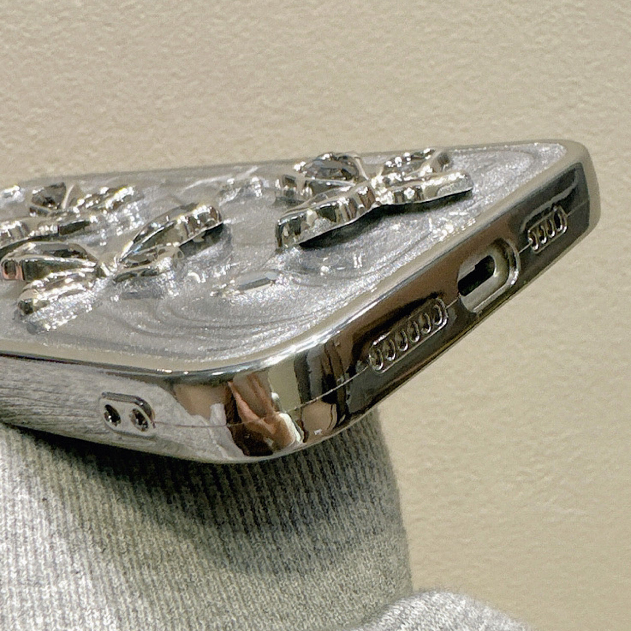 iPhoneケース おしゃれ 立体 蝶々 グレー スマホケース