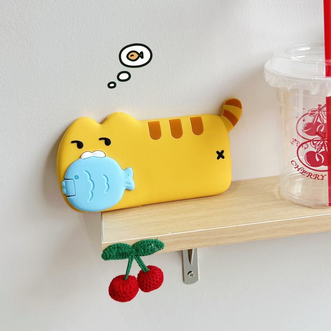 iPhoneケース かわいい 魚咥えた 猫 カメラ保護付き スマホケース