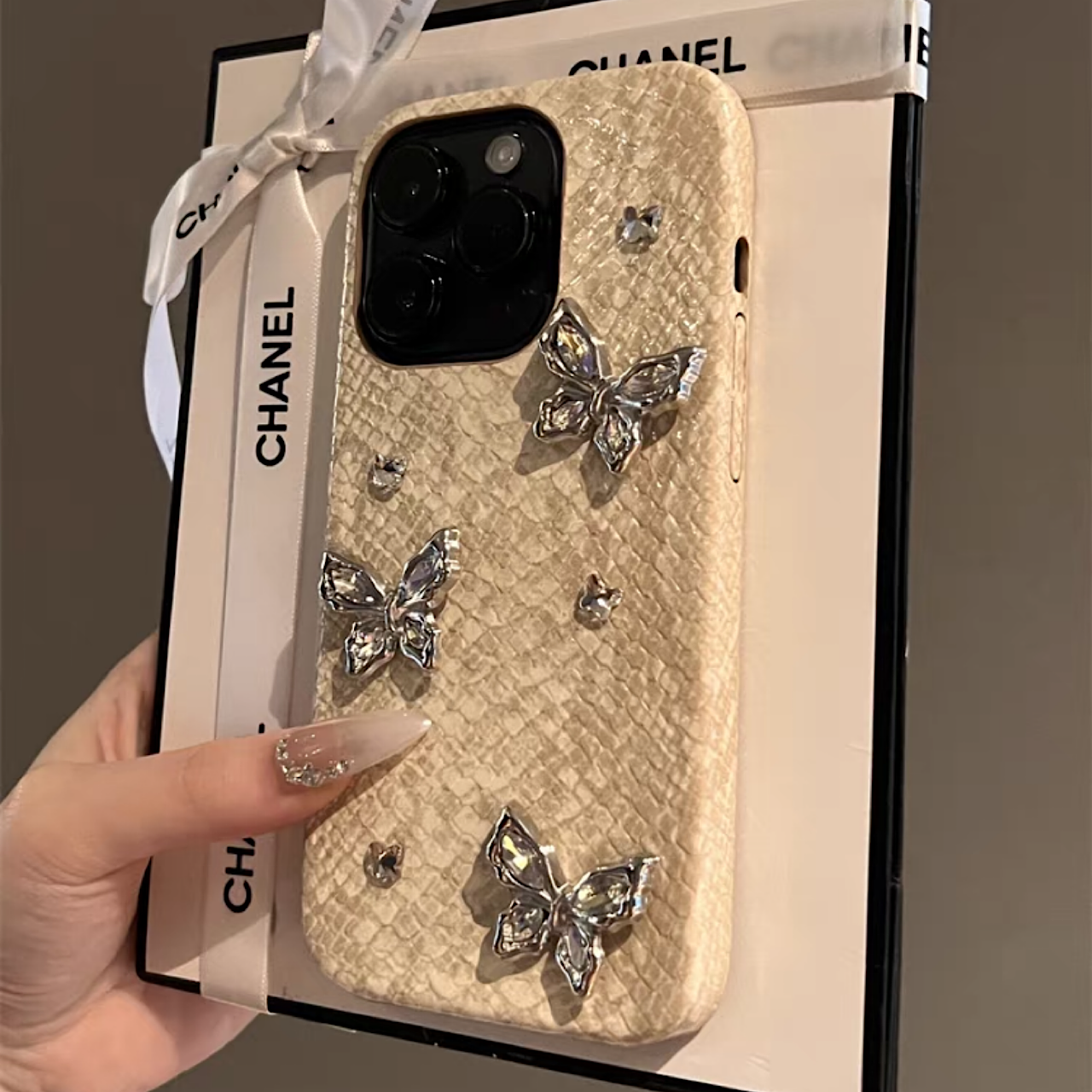 iPhoneケース かわいい シルバー 蝶々 ホワイト スマホケース