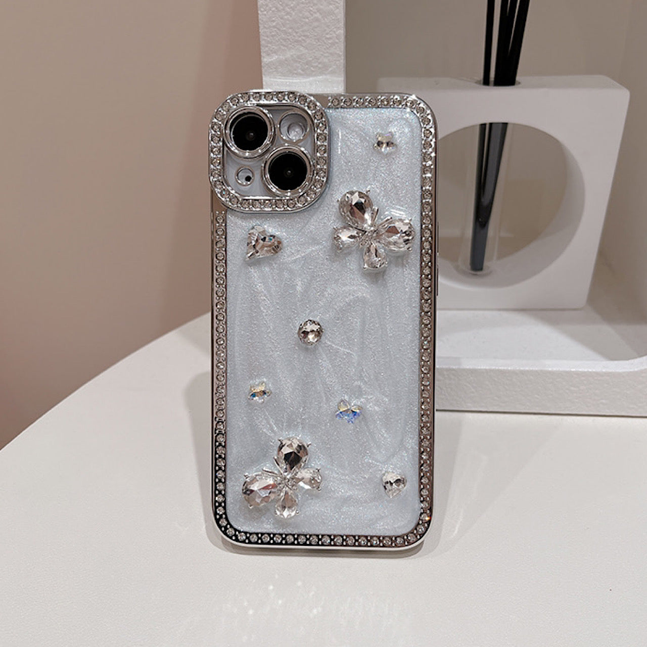 iPhoneケース 立体蝶々ホワイト きらめく ストーン デザイン スマホケース