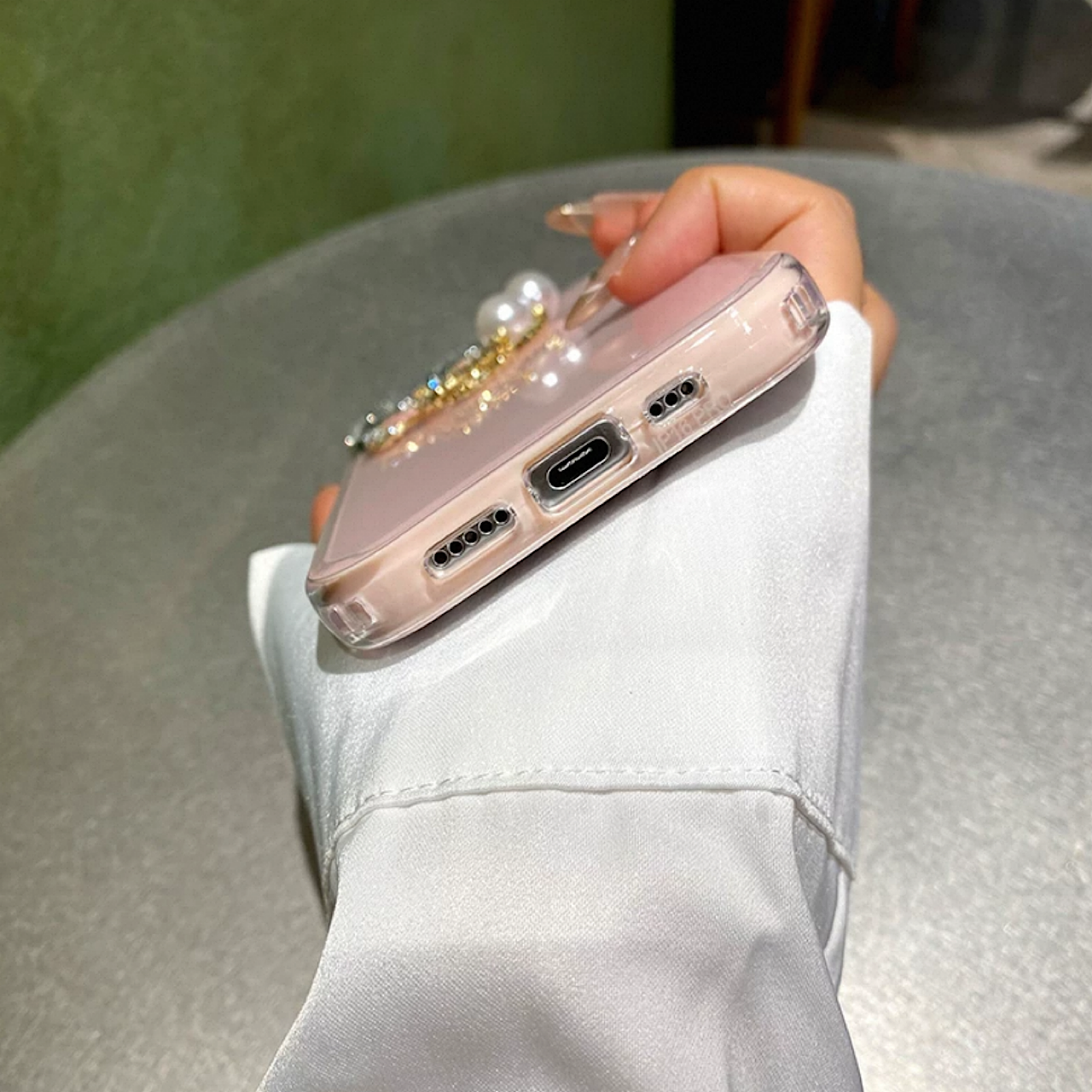 iPhoneケース パール揺れる 蝶々チャーム スマホケース