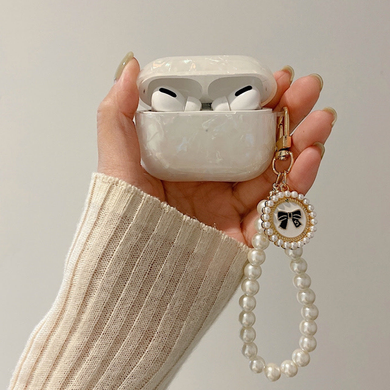 AirPodsケース おしゃれ キラキラ ホワイト 真珠ストラップ付き AirPods Proケース