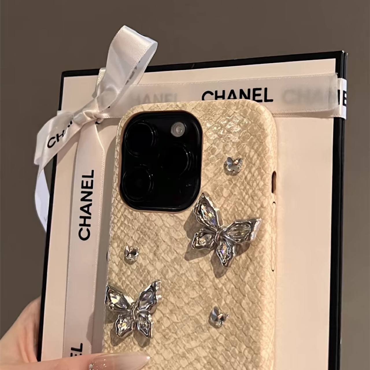 iPhoneケース かわいい シルバー 蝶々 ホワイト スマホケース