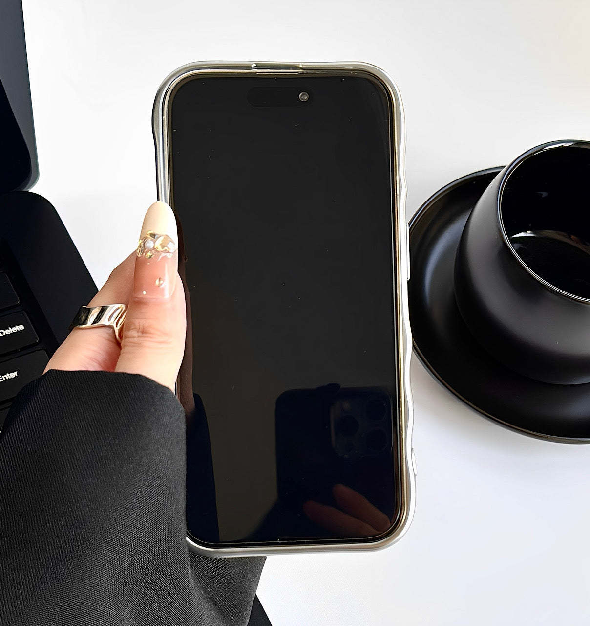 iPhoneケース バタフライシルバー ミラー付き スマホケース