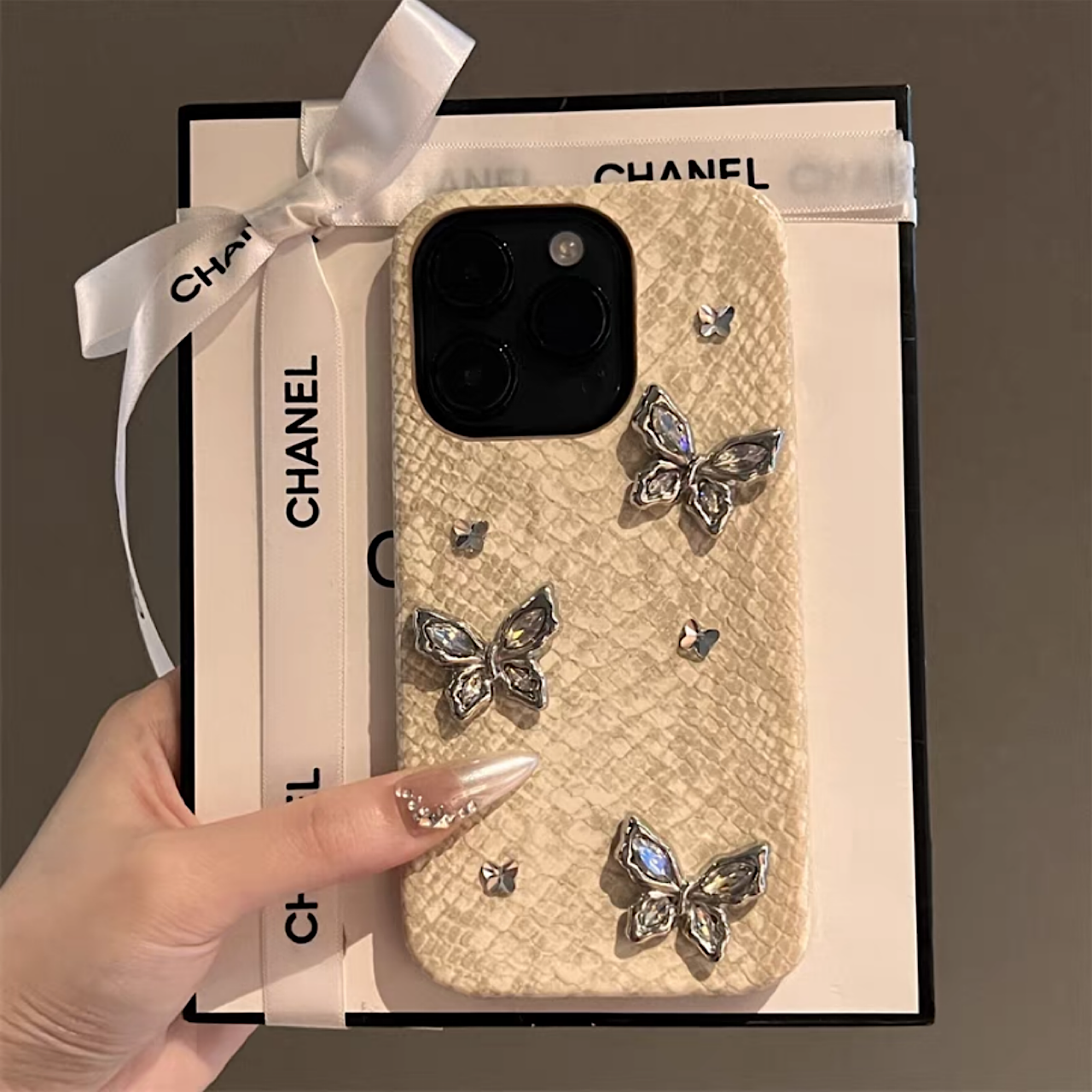 iPhoneケース かわいい シルバー 蝶々 ホワイト スマホケース